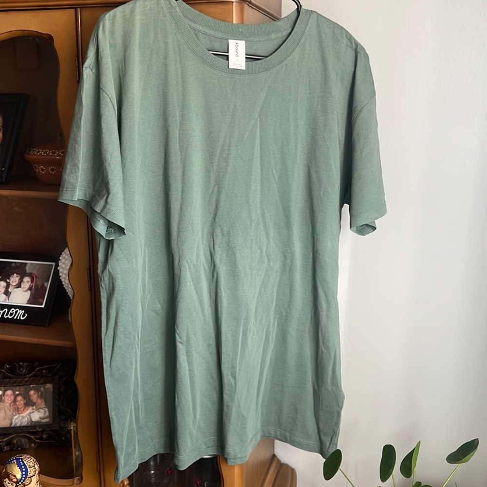 Aboutnd size large t shirt